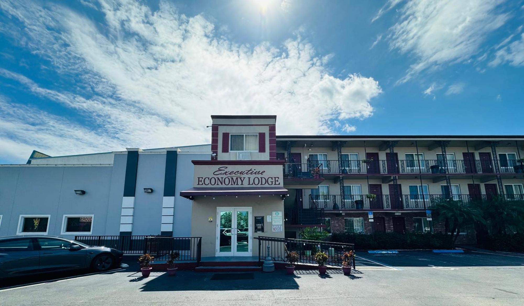 Executive Economy Lodge ปอมปาโนบีช ภายนอก รูปภาพ
